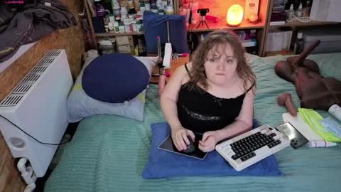 Natalie online show from 11-25-25, 06:02