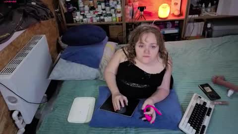 Natalie online show from 11-26-25, 11:33