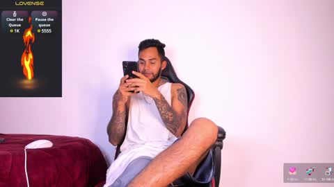 Snapshot of akira_tattoo chatting on 02-04-25, 03:33 Akira online show from 02-04-25, 03:33