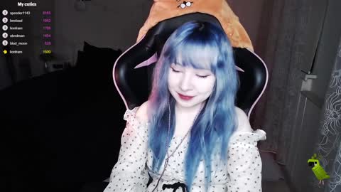 akirahartyx online show from 01-11-25, 02:04