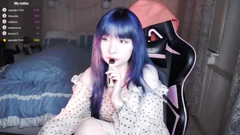 akirahartyx online show from 09-15-25, 04:07