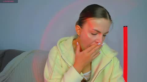 Snapshot of akylinagold chatting on 05-27-26, 01:57 A. online show from 05-27-26, 01:57
