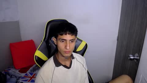 Snapshot of akyra_latin chatting on 02-23-26, 04:59 Akyra latin online show from 02-23-26, 04:59