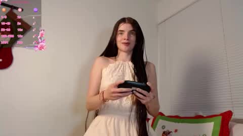 Snapshot of alahia_sky chatting on 12-16-25, 12:32 online show from 12-16-25, 12:32