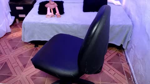 alaia_blue1 online show from 10-23-25, 05:01