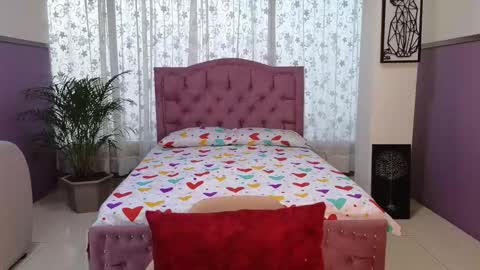 Snapshot of alaia_skater chatting on 10-05-25, 11:52 Alaia Skater online show from 10-05-25, 11:52