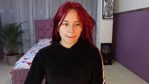 Snapshot of alaia_skater chatting on 10-08-25, 10:35 Alaia Skater online show from 10-08-25, 10:35