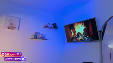 Snapshot of alaiarogerss chatting on 05-21-26, 10:44 online show from 05-21-26, 10:44