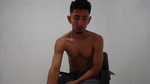 Snapshot of alan_gay chatting on 09-11-25, 02:28 Alan online show from 09-11-25, 02:28