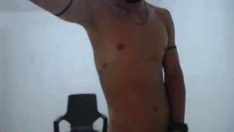 Snapshot of alan_gay chatting on 09-17-25, 01:07 Alan online show from 09-17-25, 01:07