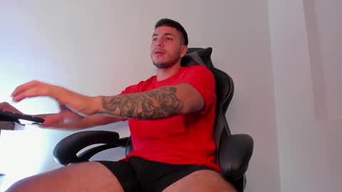Snapshot of alan_muscle chatting on 02-20-25, 05:12 Alan online show from 02-20-25, 05:12