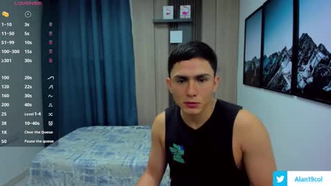 Snapshot of alan_nd_kevin chatting on 03-08-25, 11:37 Alan  Kevin can we reach 100 thumbs up please guys  online show from 03-08-25, 11:37