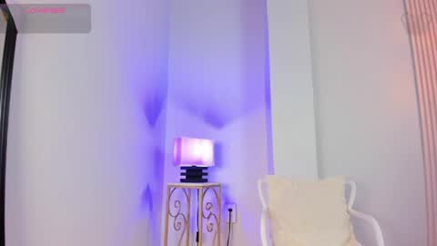 Snapshot of alana__rossetti chatting on 06-08-26, 12:05 Alana online show from 06-08-26, 12:05