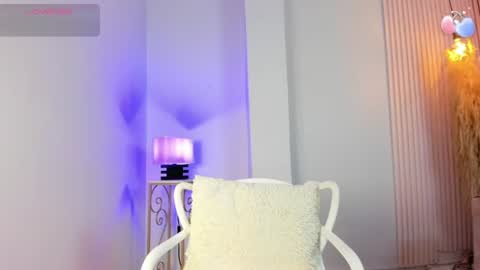 Snapshot of alana__rossetti chatting on 06-20-26, 12:08 Alana online show from 06-20-26, 12:08