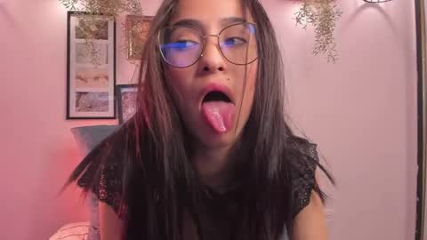 Snapshot of alana_martinez_ chatting on 12-03-25, 01:42 Alana online show from 12-03-25, 01:42