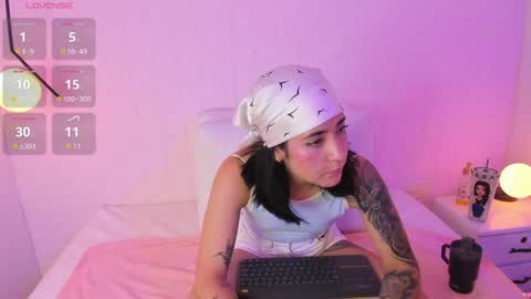Snapshot of alana_milan chatting on 05-22-26, 12:44 Alana online show from 05-22-26, 12:44