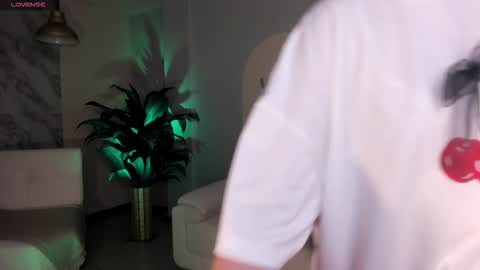 Snapshot of alanacraft chatting on 09-16-25, 11:55 Alana online show from 09-16-25, 11:55