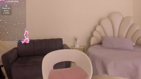 Snapshot of alanahstewart chatting on 05-27-26, 01:57 Alanah online show from 05-27-26, 01:57