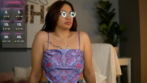 Snapshot of alanareign chatting on 05-26-26, 11:17 AlanaReign online show from 05-26-26, 11:17