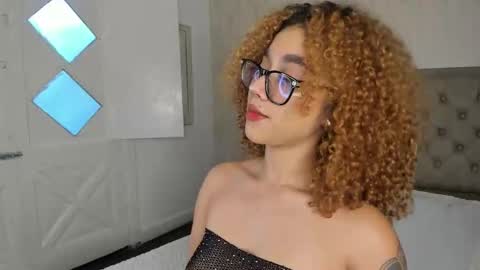 Snapshot of alanaxbrown chatting on 02-20-26, 11:54 Tell me Alana online show from 02-20-26, 11:54