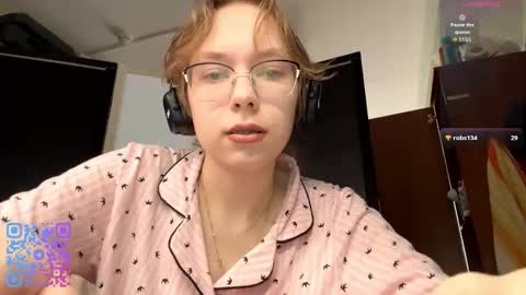 Stella online show from 10-26-25, 08:09