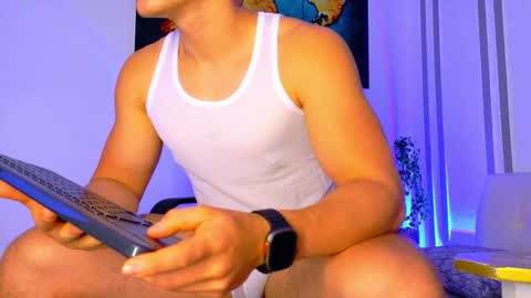 Snapshot of alanferrer chatting on 11-12-25, 10:37 Alan Ferrer online show from 11-12-25, 10:37