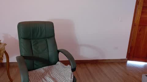 Snapshot of alanis_22 chatting on 04-30-26, 02:01 alanis online show from 04-30-26, 02:01