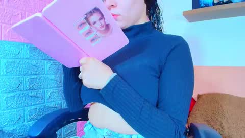 Snapshot of alanna_love02 chatting on 02-04-26, 03:23 Alanna online show from 02-04-26, 03:23