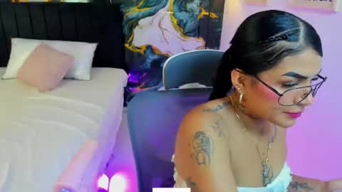 Snapshot of alanna_wild chatting on 06-23-26, 07:01 Alana online show from 06-23-26, 07:01