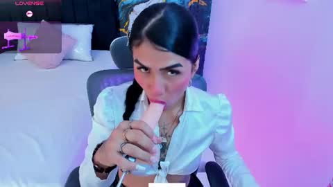 Snapshot of alanna_wild chatting on 06-28-26, 06:14 Alana online show from 06-28-26, 06:14