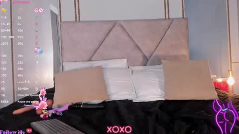 Snapshot of alannaajoness chatting on 07-13-26, 12:19 Alanna Jonnes online show from 07-13-26, 12:19