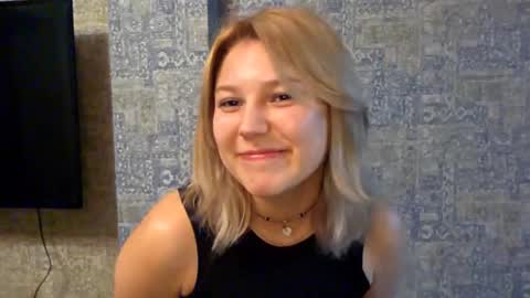 Snapshot of alannaboisen chatting on 11-29-25, 02:42 Julie online show from 11-29-25, 02:42