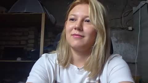 Snapshot of alannaboisen chatting on 08-08-26, 08:49 Julie online show from 08-08-26, 08:49