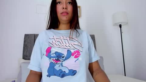 Snapshot of alannajones1 chatting on 11-11-25, 11:43 Alanna online show from 11-11-25, 11:43