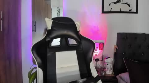 alannaughty_ online show from 01-10-26, 01:07