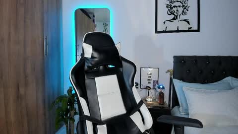 alannaughty_ online show from 04-11-26, 01:10