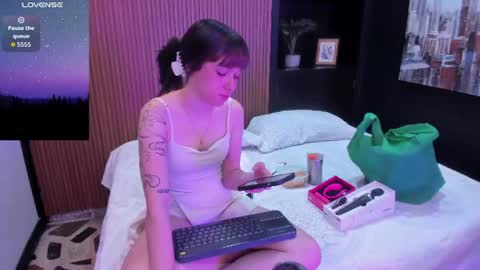 Snapshot of alaskaflowers_ chatting on 07-08-26, 04:28 Alaska online show from 07-08-26, 04:28