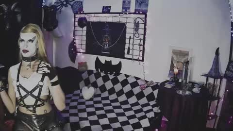 Snapshot of alchemymistic chatting on 03-10-25, 10:45 Mistic witch online show from 03-10-25, 10:45