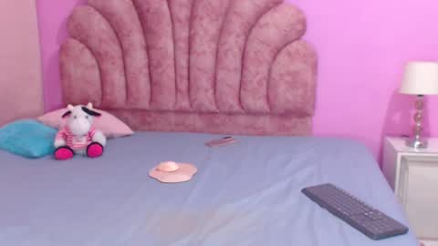 Snapshot of aldana_stone chatting on 01-25-25, 10:18 aldana_stone online show from 01-25-25, 10:18