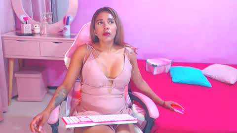 Snapshot of aldana_stone chatting on 09-29-25, 05:01 aldana_stone online show from 09-29-25, 05:01