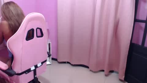 Snapshot of aldana_stone chatting on 11-15-25, 09:00 aldana_stone online show from 11-15-25, 09:00