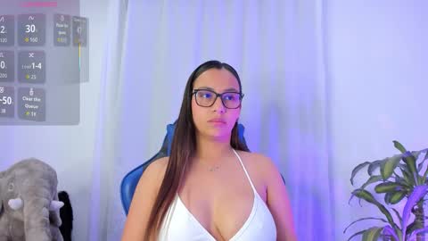 Snapshot of aleaa_ chatting on 10-19-25, 11:27 aleaa online show from 10-19-25, 11:27