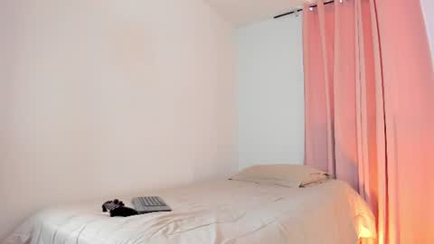 Snapshot of aleja_arango chatting on 06-21-26, 08:22 Alejandra Arango online show from 06-21-26, 08:22