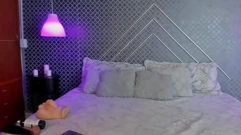 aleja_bloom online show from 10-16-25, 12:17