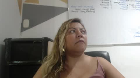 Snapshot of aleja_lollipop chatting on 05-11-26, 05:54 Aleja online show from 05-11-26, 05:54