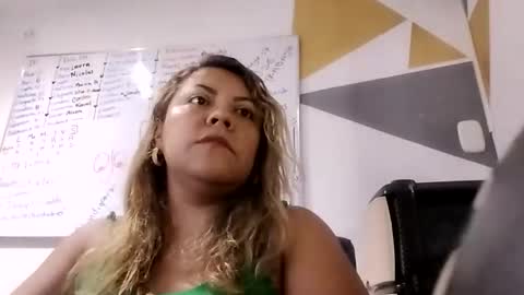 Snapshot of aleja_lollipop chatting on 05-18-26, 10:59 Aleja online show from 05-18-26, 10:59