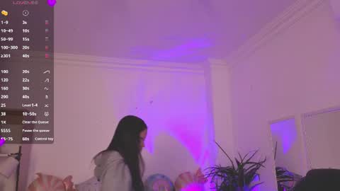 Snapshot of alejaa___ chatting on 06-17-26, 11:01 Alejandra online show from 06-17-26, 11:01