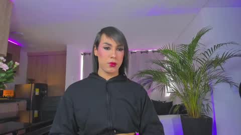 A L E J A N D R A online show from 02-25-25, 09:35