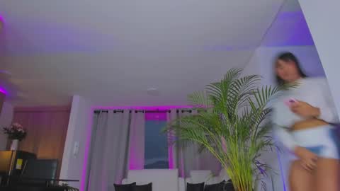 A L E J A N D R A online show from 02-28-25, 11:23