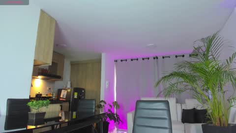 A L E J A N D R A online show from 11-08-25, 10:59